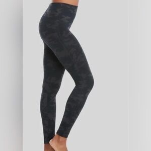 Spanx Look At Me‎ Now Seamless Leggings Black Camo Women, Size XL TG